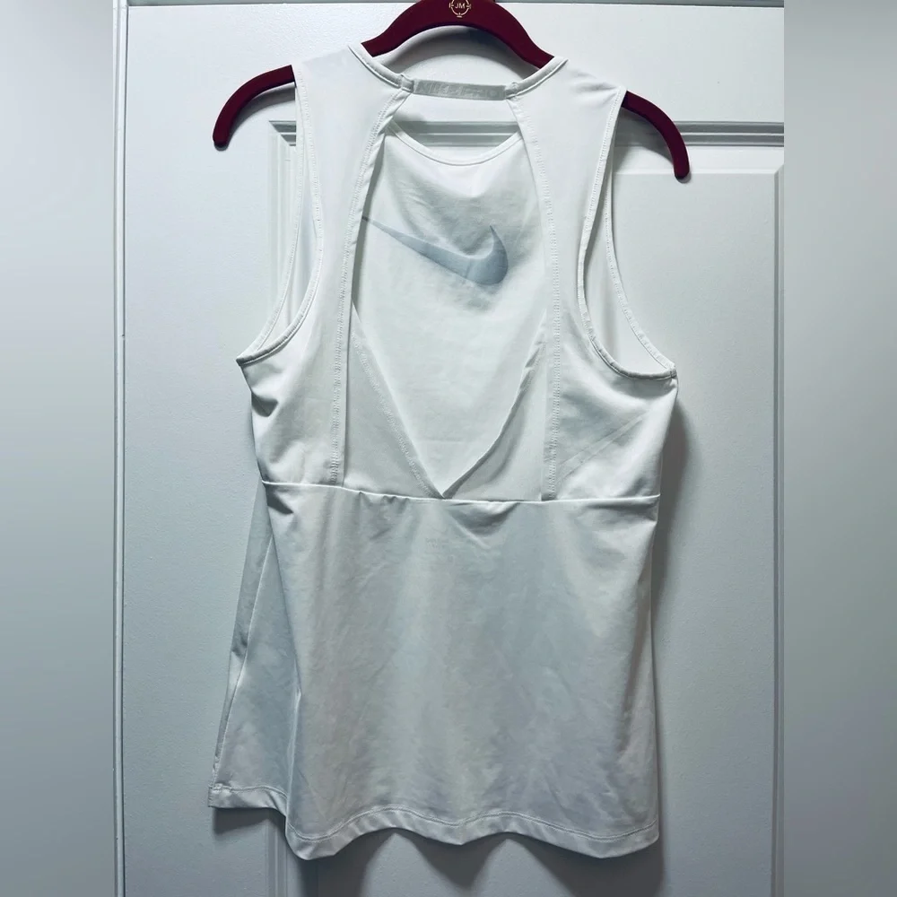 NWOT. Nike Women’: Tank Top Dri Fit Size Small. White